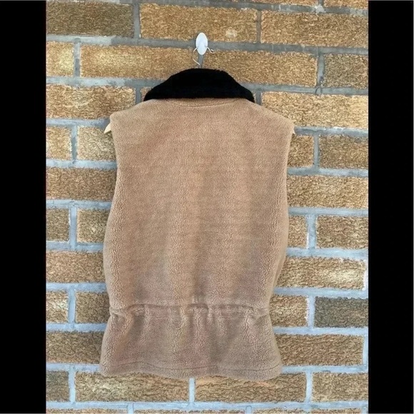 Nils Resort Collection Beige & Black Fleece
Vest Cinch Waist Apres small - Picture 2 of 10